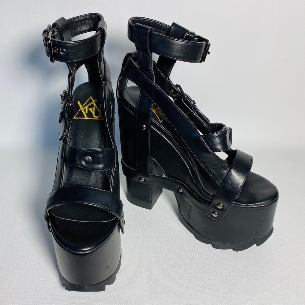 YRU women’s heels, black size 6